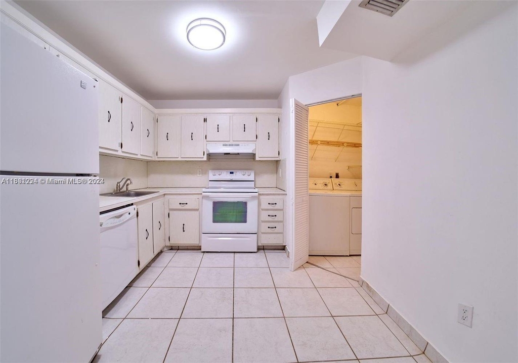 9273 Collins Ave - Photo 19