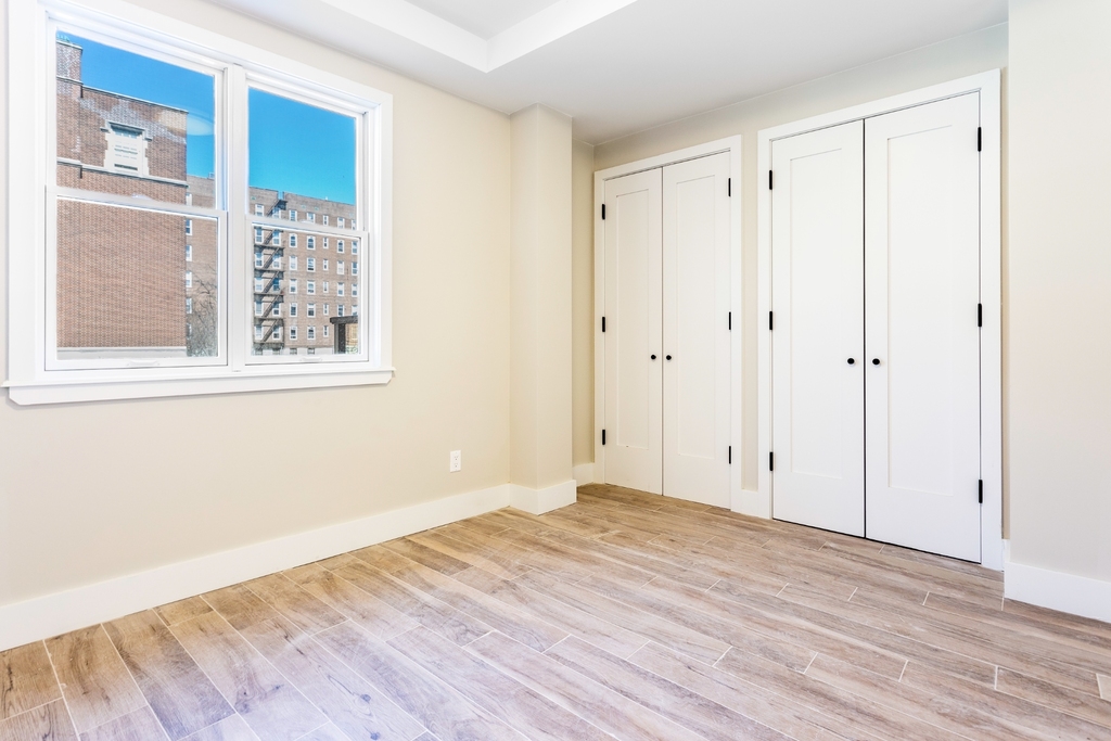 800 Empire Boulevard - Photo 5