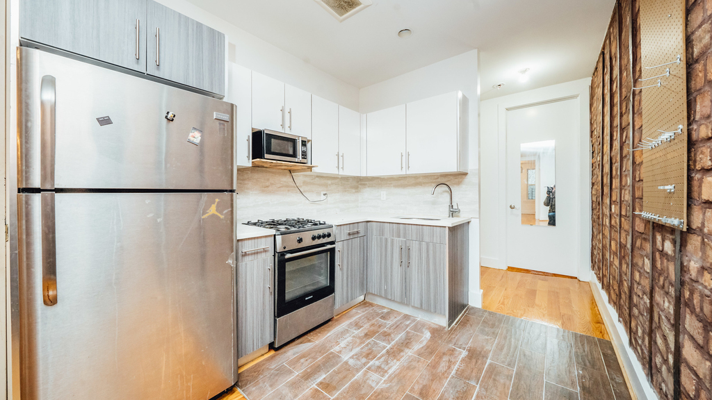31 Montrose Avenue - Photo 3