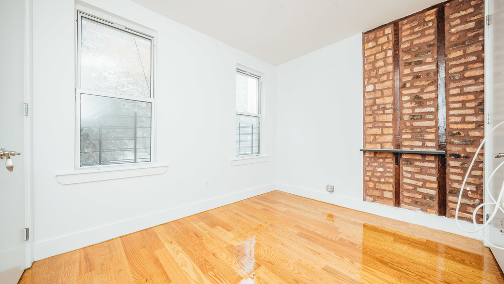31 Montrose Avenue - Photo 4