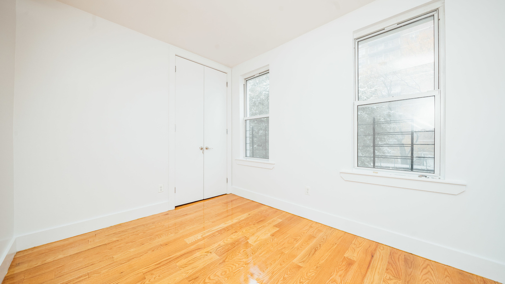 31 Montrose Avenue - Photo 5