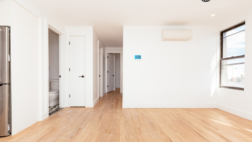 1020 Manhattan Avenue - Photo 2