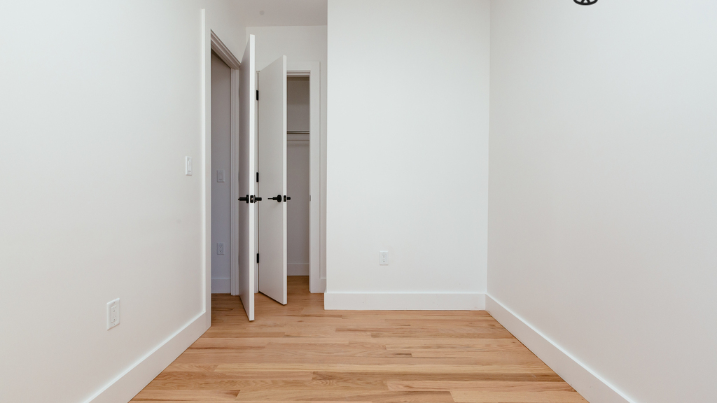 1020 Manhattan Avenue - Photo 7