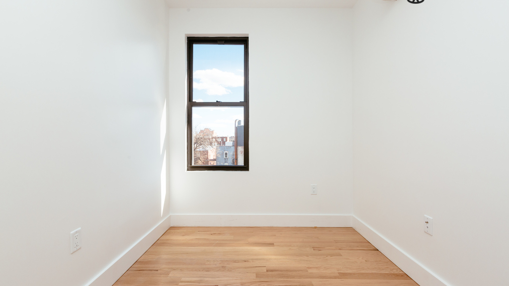 1020 Manhattan Avenue - Photo 8