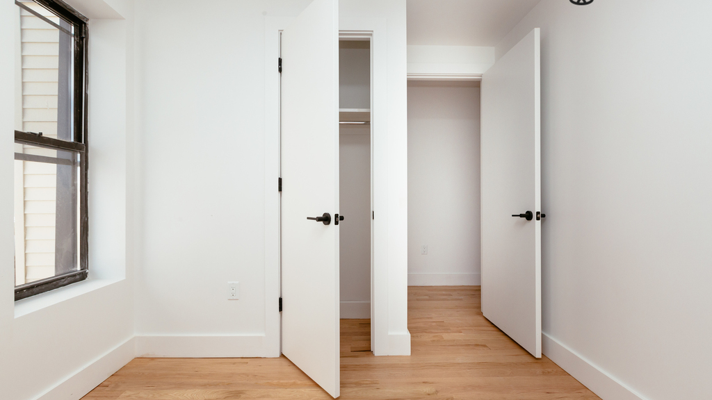 1020 Manhattan Avenue - Photo 9