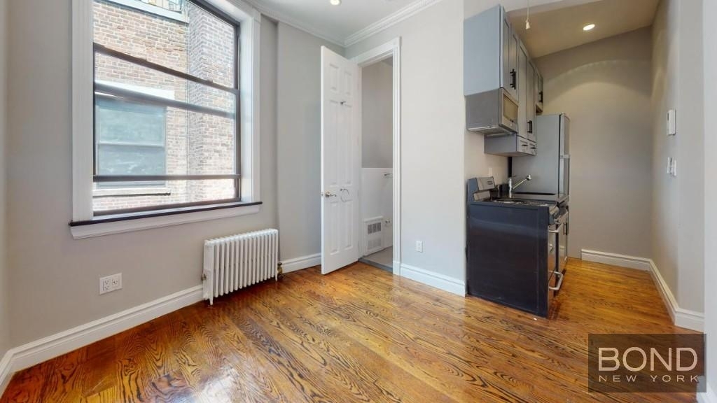 East 35th Street - Photo 9