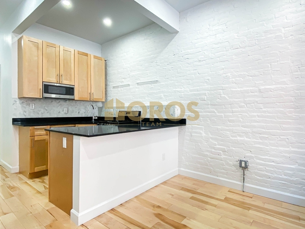215 East 10th Street - Photo 1