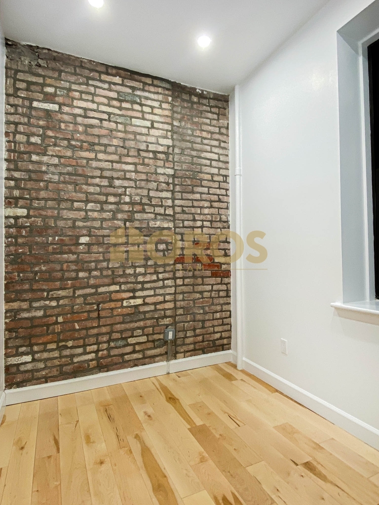 215 East 10th Street - Photo 5