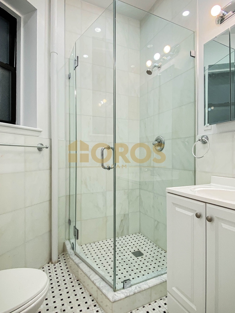 215 East 10th Street - Photo 6