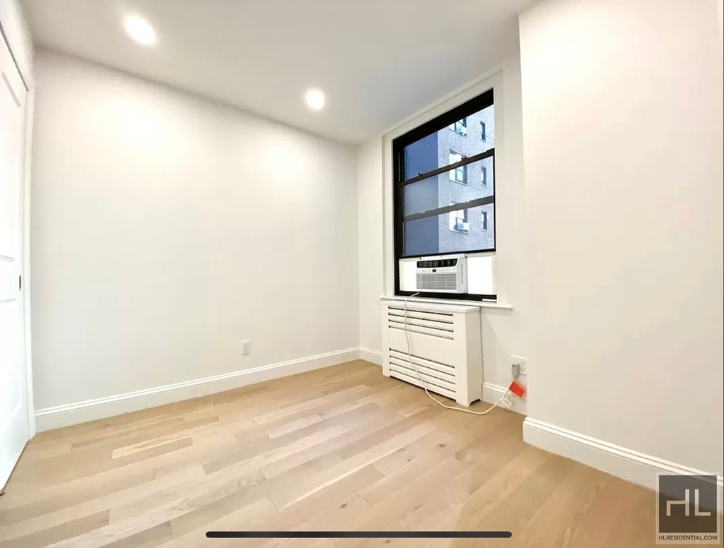 East 48th Street - Photo 1