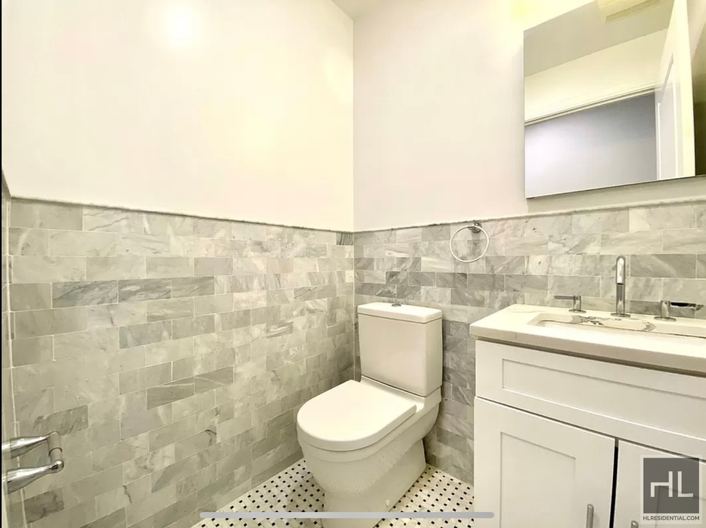 East 48th Street - Photo 4