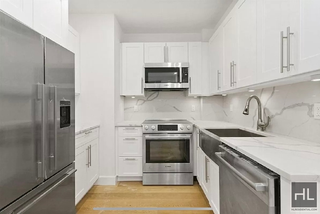 East 48th Street - Photo 3