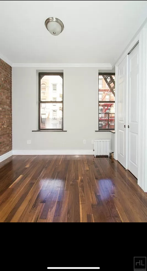 East 25th Street - Photo 2