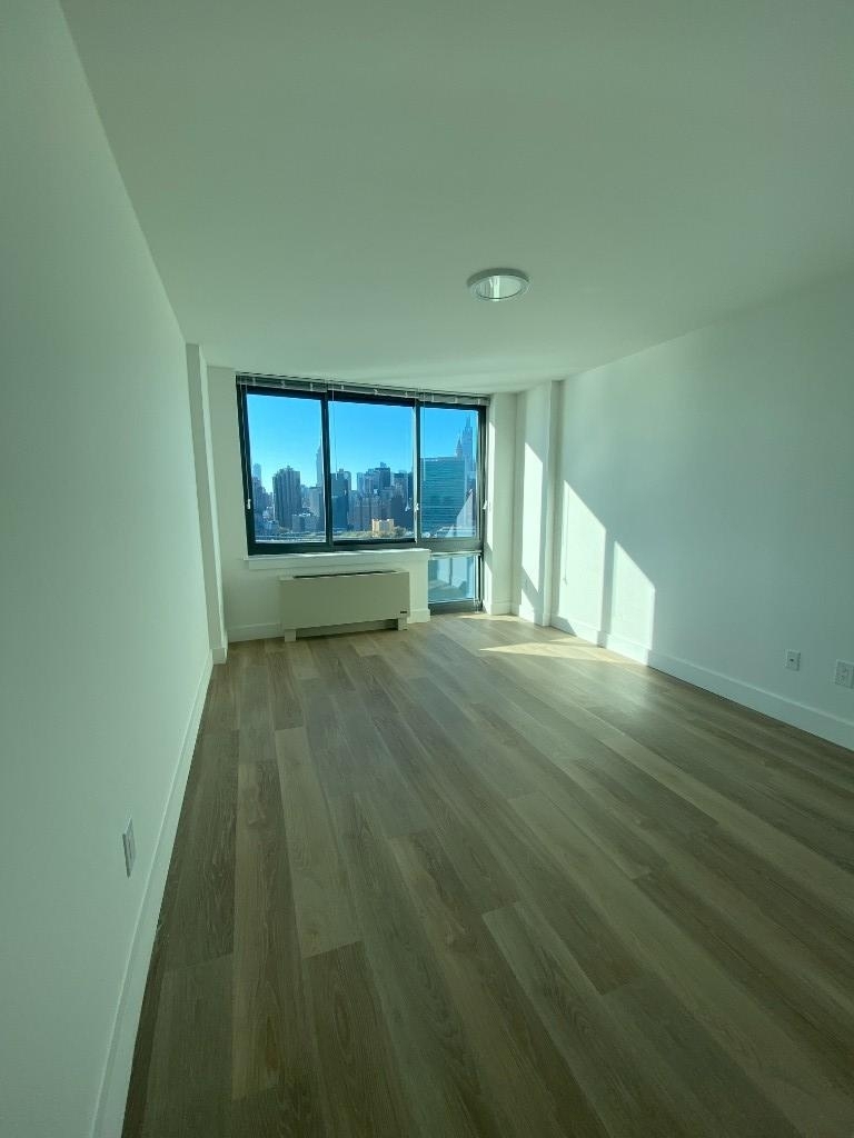 Center Boulevard - Photo 3