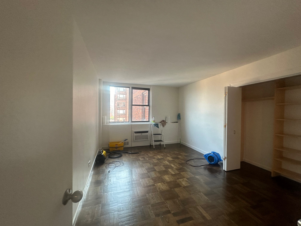 435 East 79th Street - Photo 10