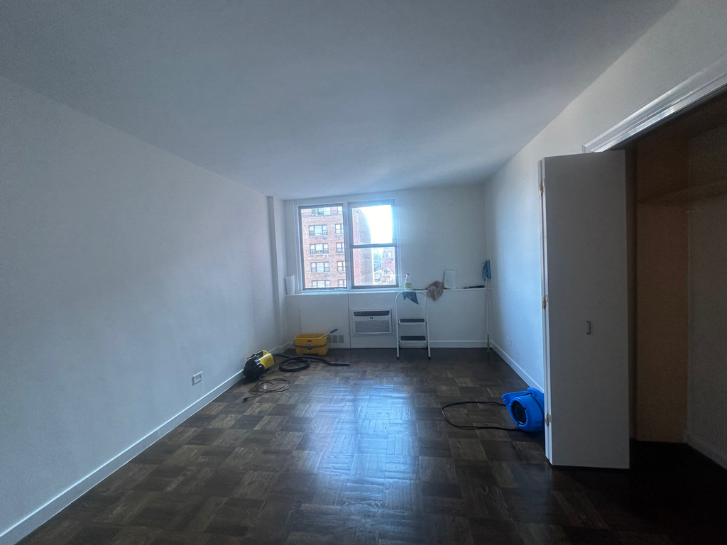 435 East 79th Street - Photo 13