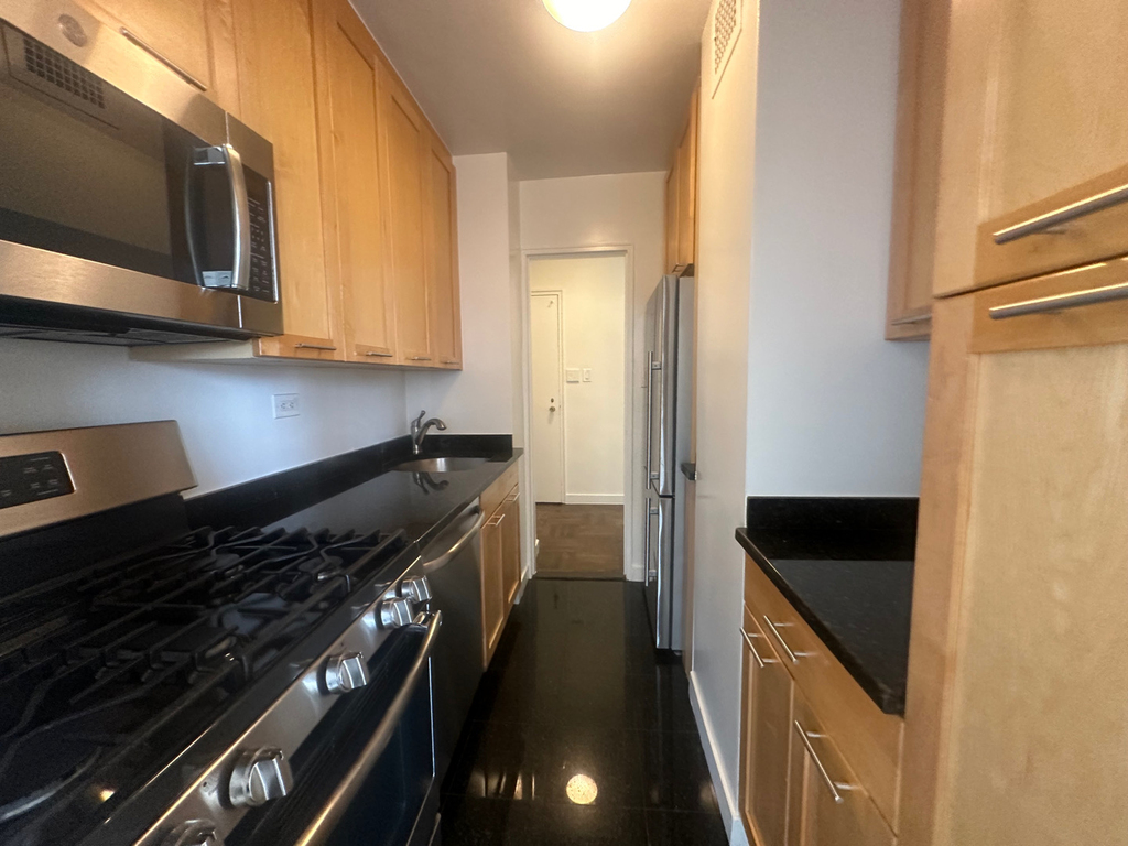 435 East 79th Street - Photo 4