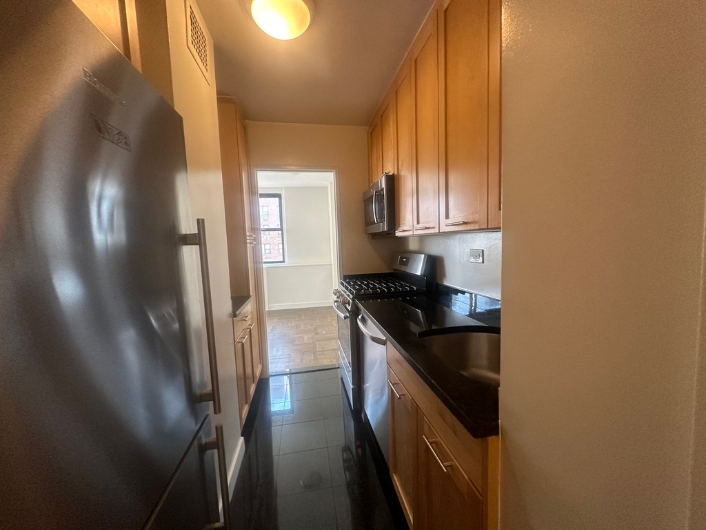 435 East 79th Street - Photo 3