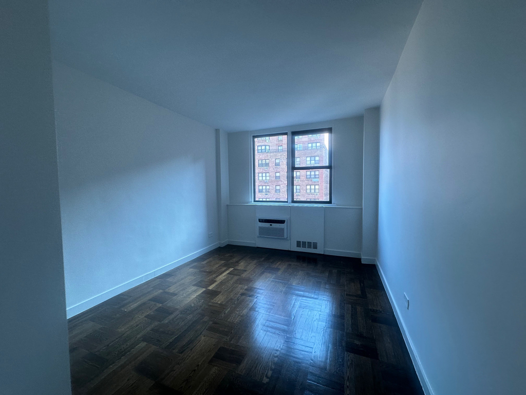 435 East 79th Street - Photo 7