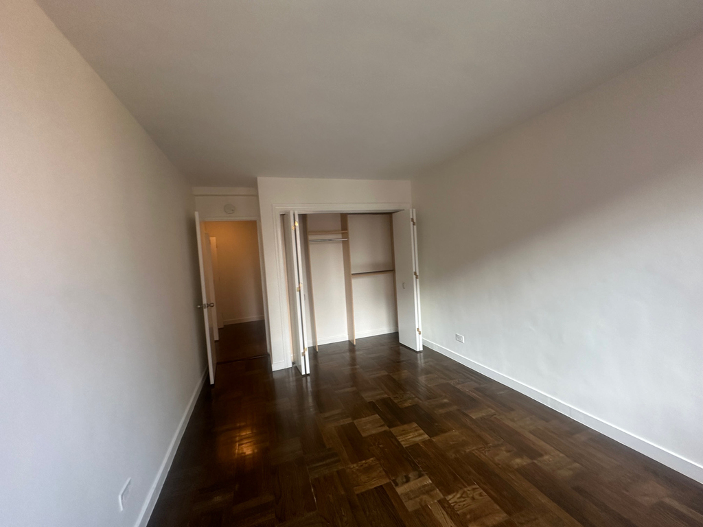 435 East 79th Street - Photo 9