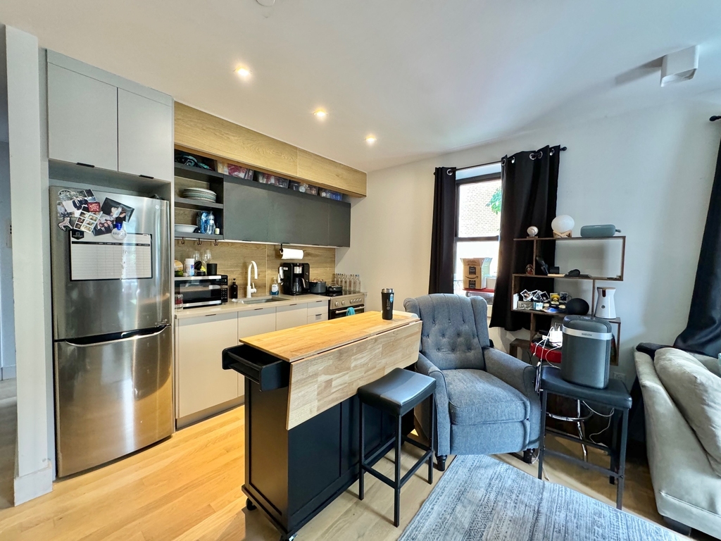 312 Devoe Street - Photo 1