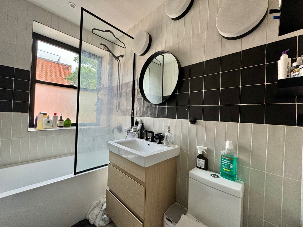 312 Devoe Street - Photo 2
