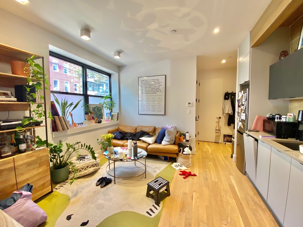 312 Devoe Street - Photo 2