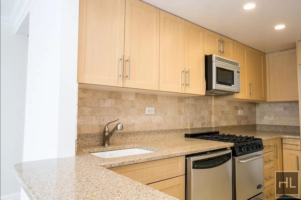 West 89 Street - Photo 3