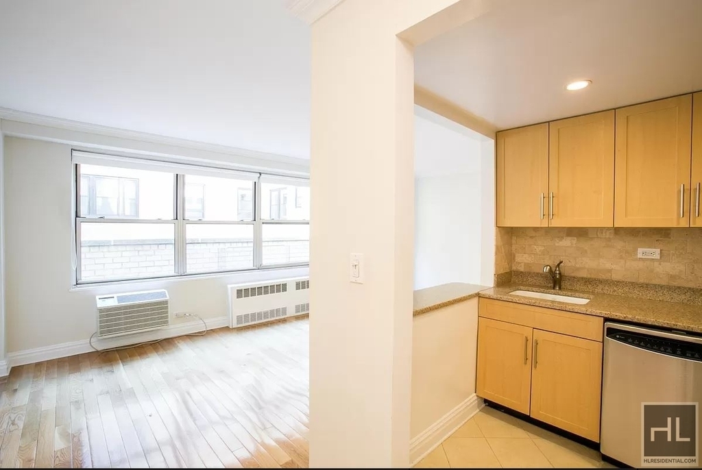 West 89 Street - Photo 1