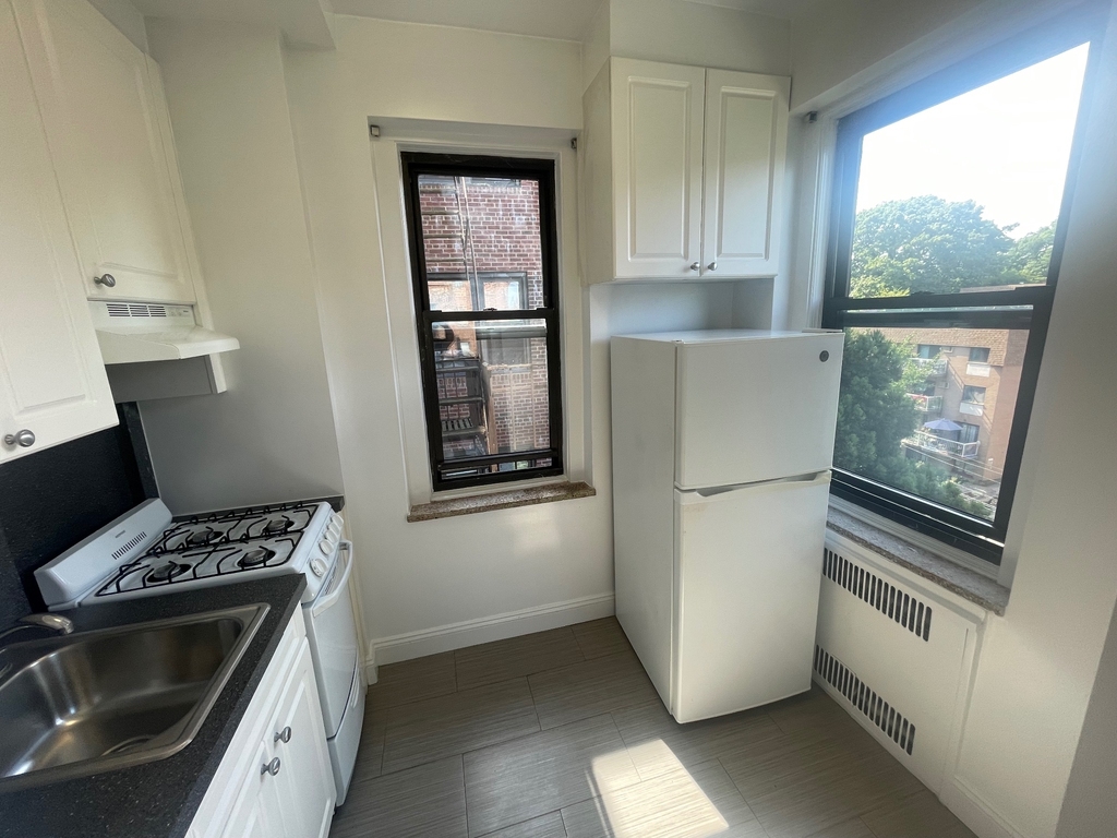 172-90 Highland Avenue - Photo 1