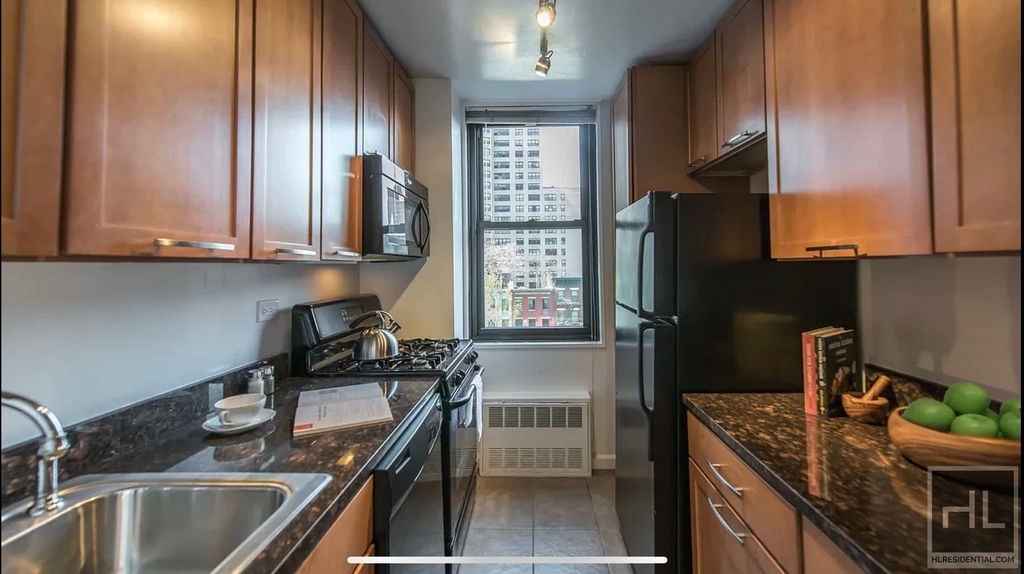 East 27th Street - Photo 2