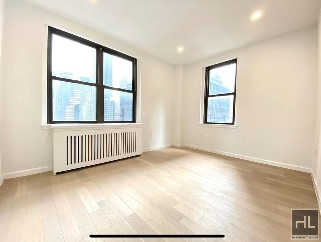 East 48th Street - Photo 3