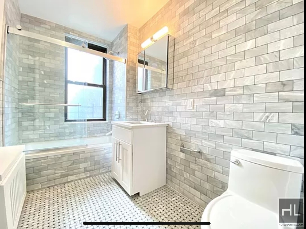 East 48th Street - Photo 5