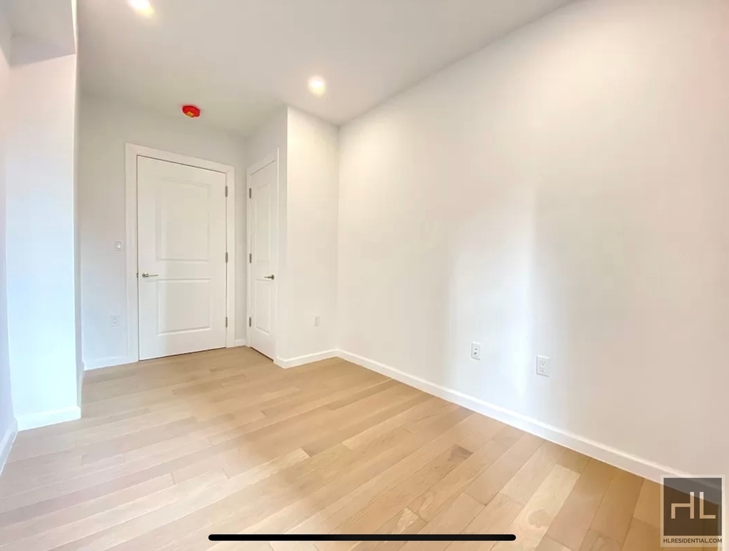 East 48th Street - Photo 4
