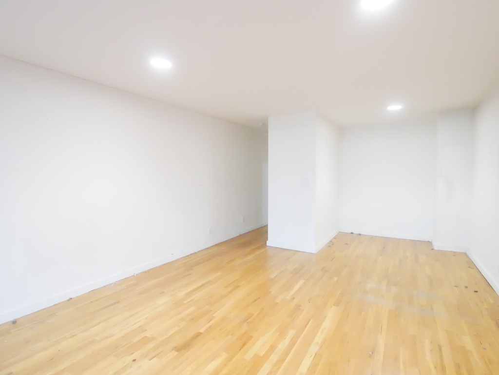 77 5th Avenue - Photo 2