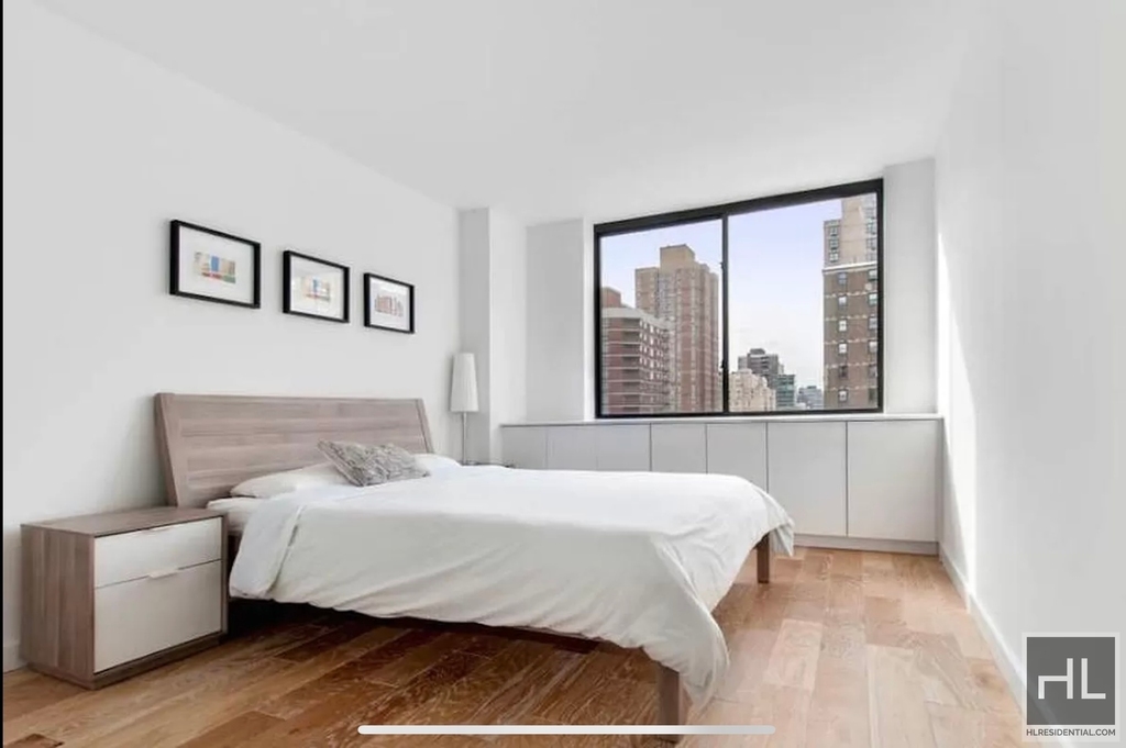 East 28th Street - Photo 4
