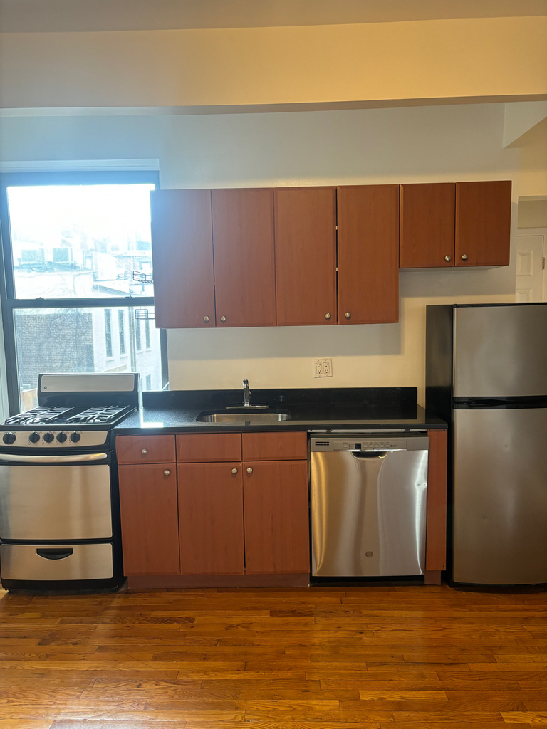 207 West 11th Street - Photo 5