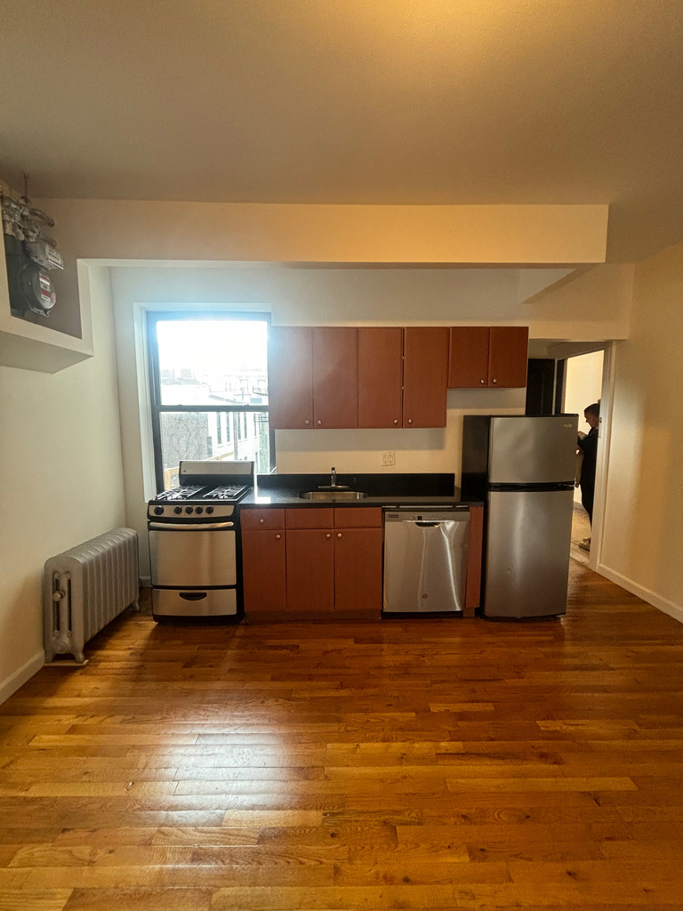 207 West 11th Street - Photo 6