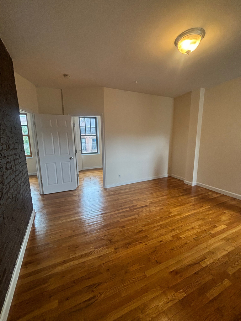 207 West 11th Street - Photo 0