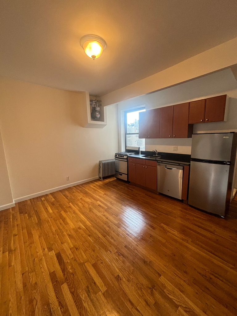 207 West 11th Street - Photo 4