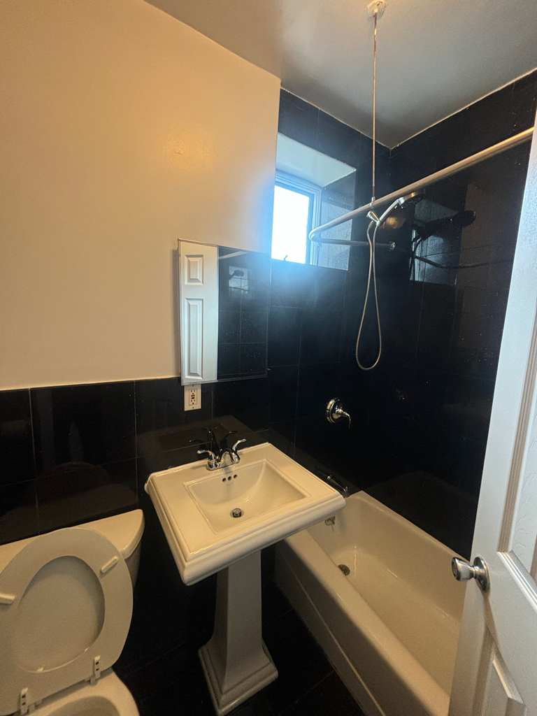 207 West 11th Street - Photo 8