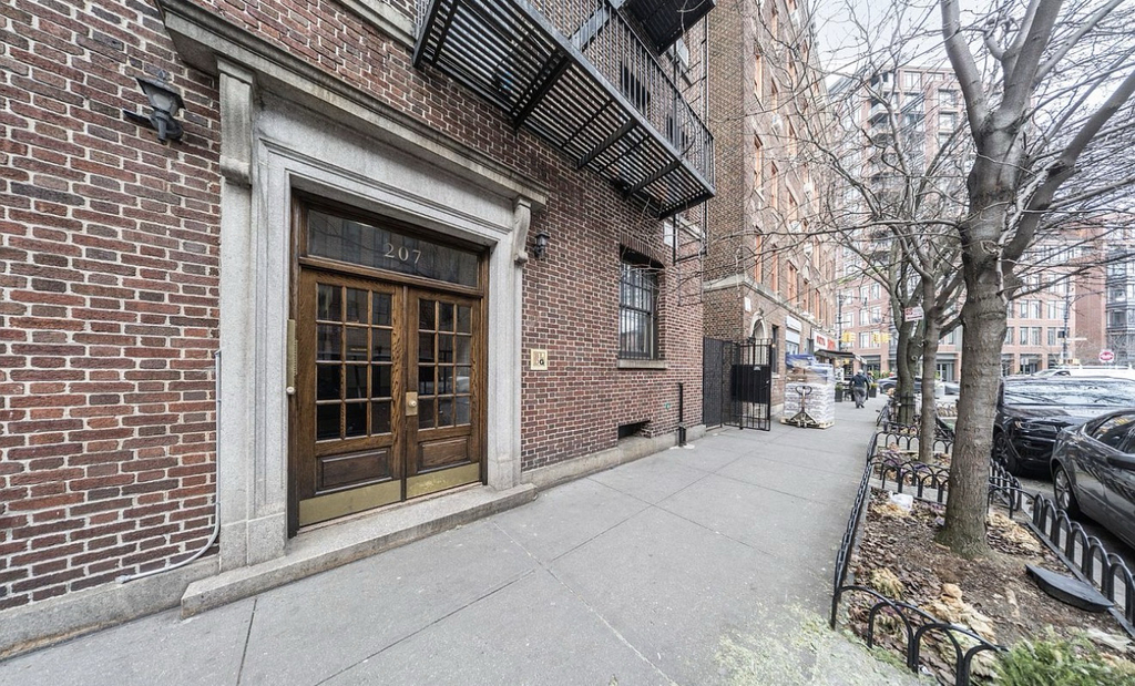 207 West 11th Street - Photo 6