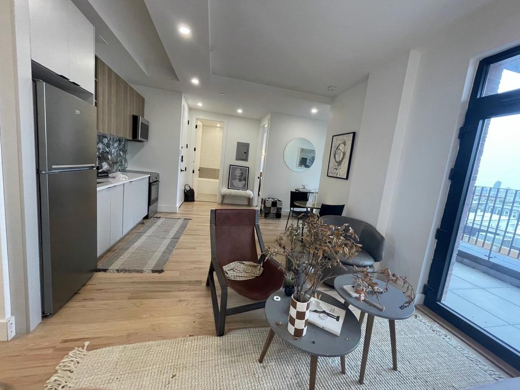 75 Mcguinness Boulevard - Photo 2