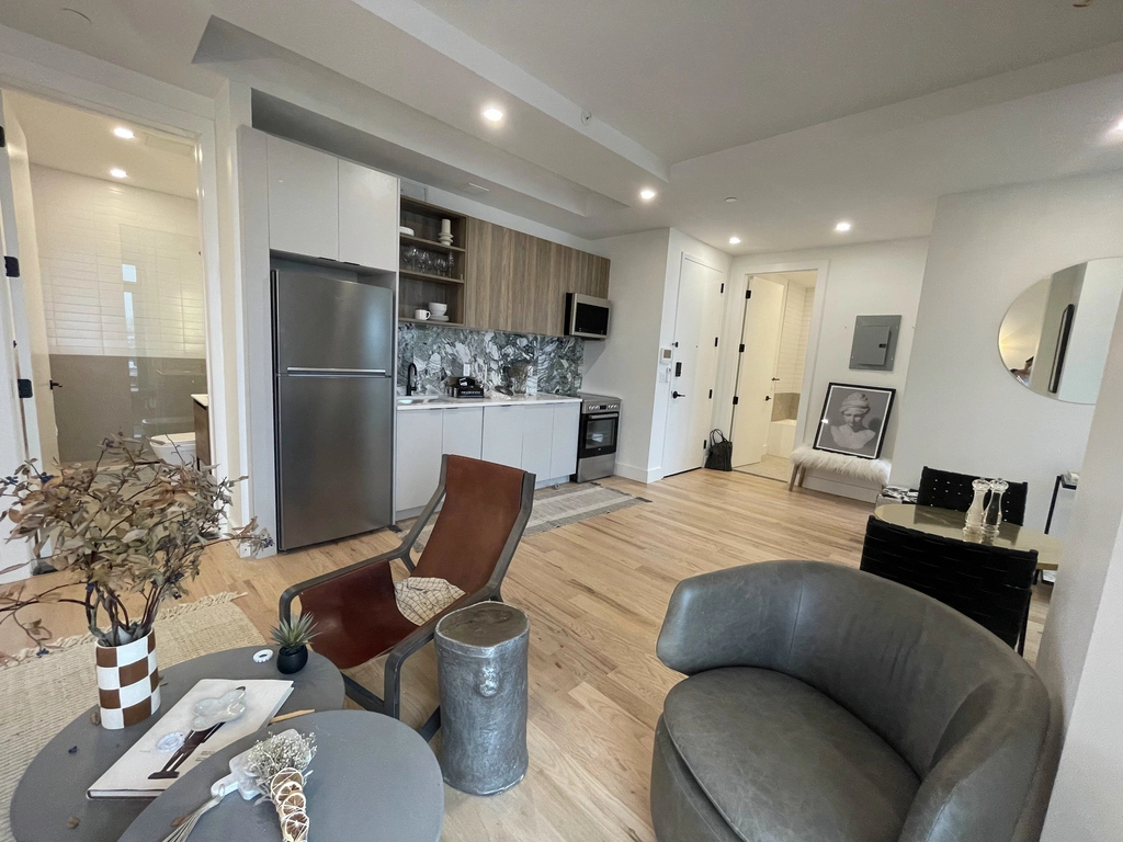 75 Mcguinness Boulevard - Photo 3