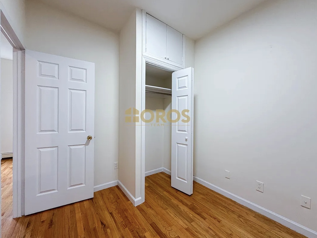 283 East 7th Street - Photo 5