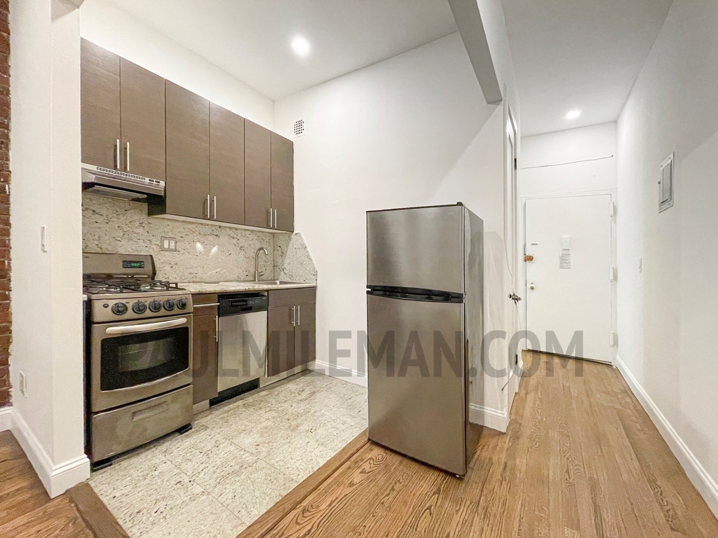 York/ East 80th Street - Photo 3