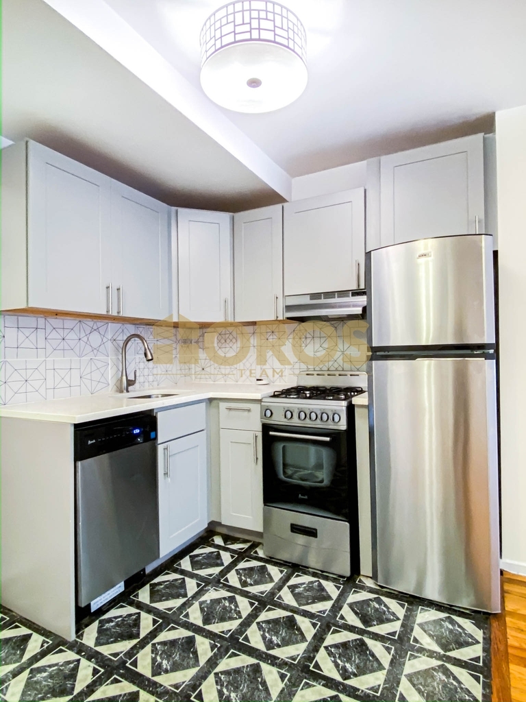 174 Avenue B - Photo 2