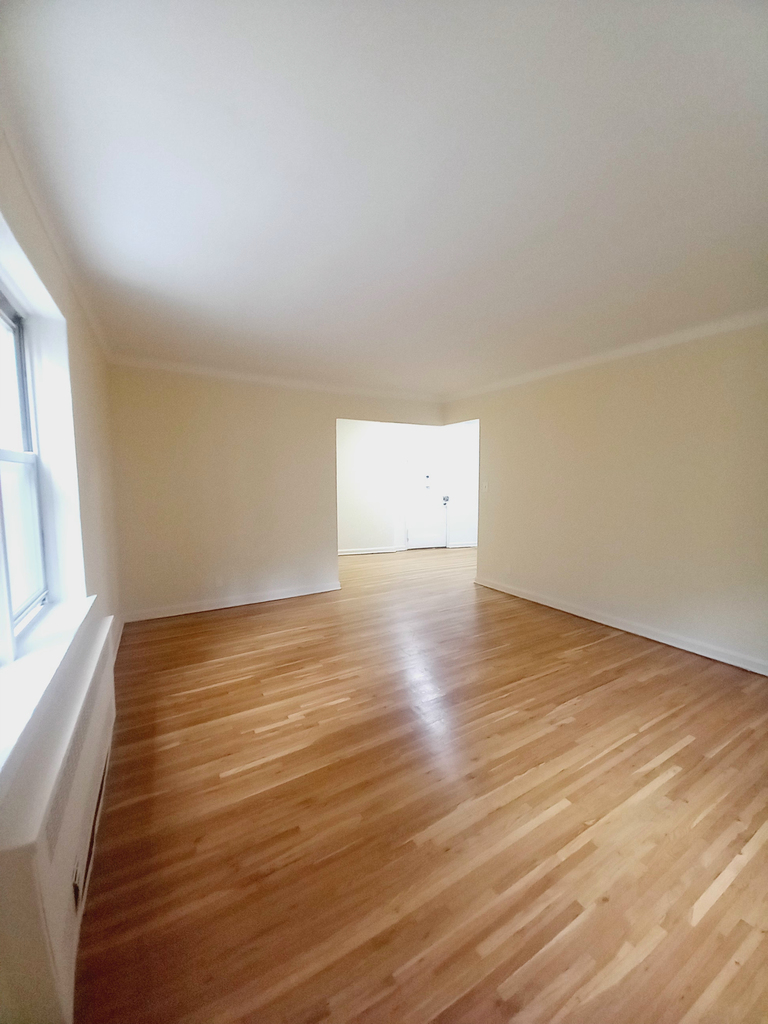 915 East 17th Street - Photo 2