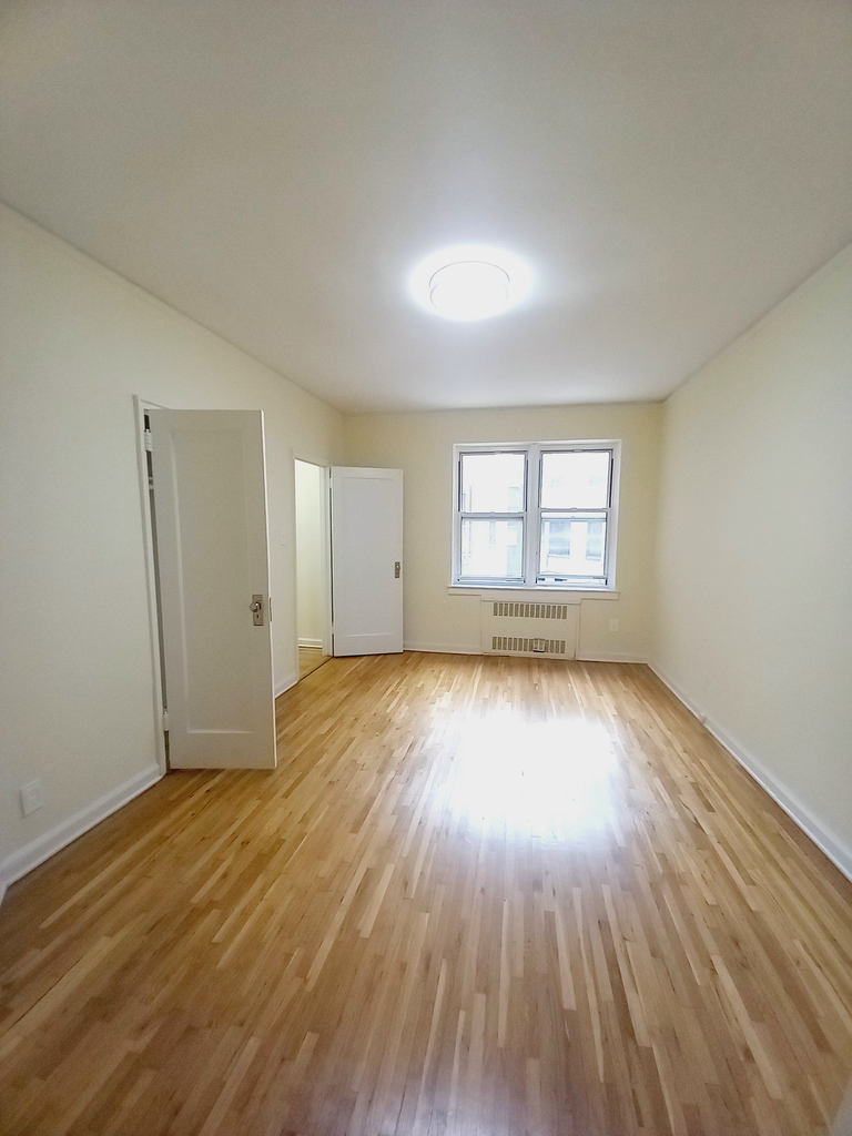 915 East 17th Street - Photo 4