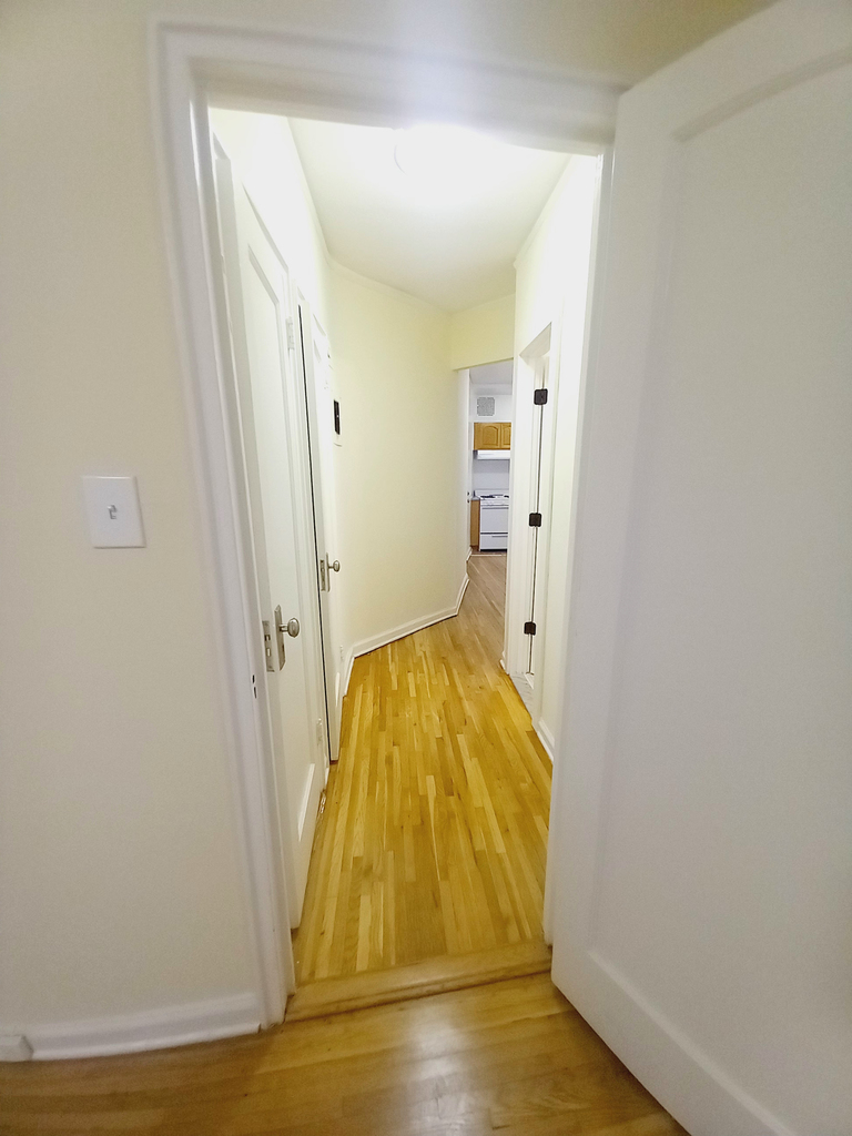 915 East 17th Street - Photo 3